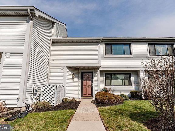 2nd image of 104 Revere Dr