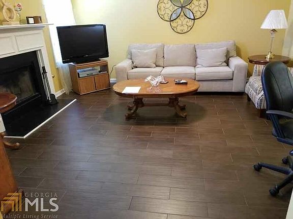 2nd image of 1360 Lafayette Sq #261