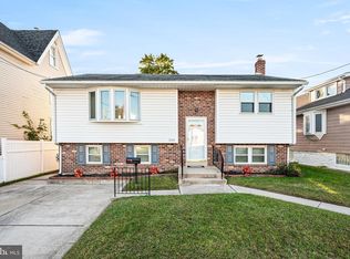 309 Printz Ave, Essington, PA 19029