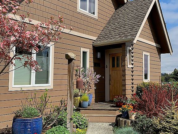 Beautifully Landscaped Entry