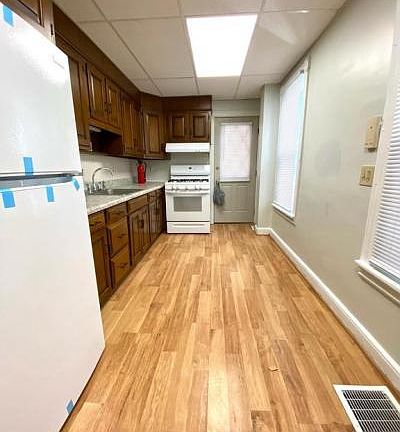4th image of 358 Linden St