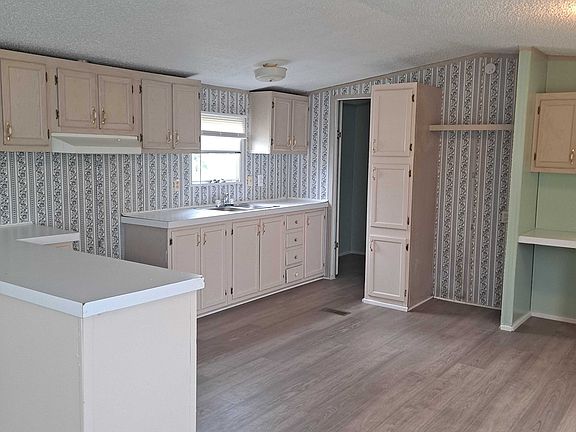 2nd image of 1408 W Adams Ave