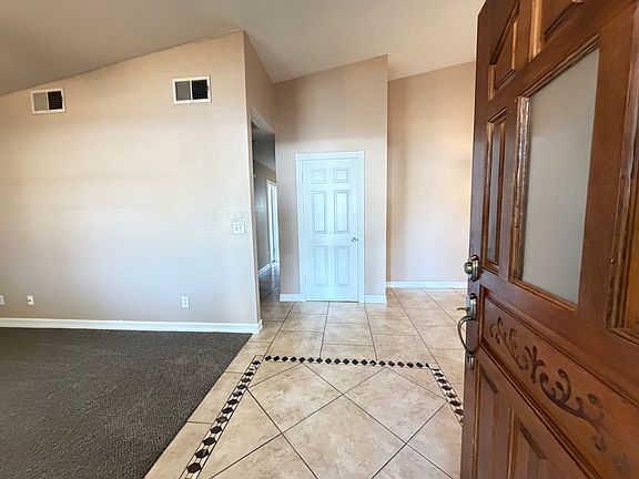 4th image of 742 N Inyo St