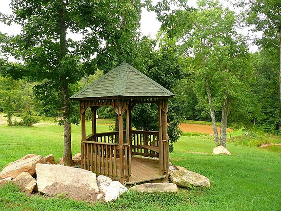 Gazebo overlooking 2 ponds