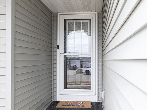 3rd image of 4939 Parkwood Dr