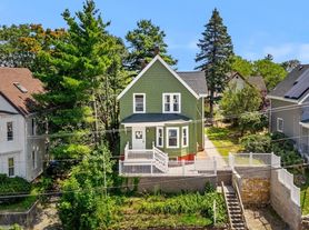 37 Birch St, Lynn, MA