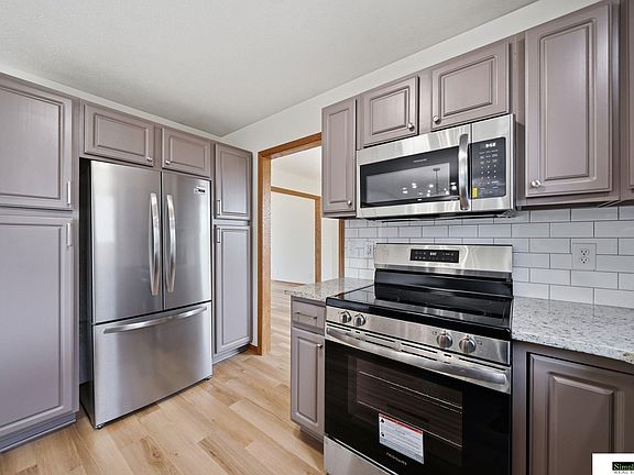 4th image of 3401 Meridian Dr
