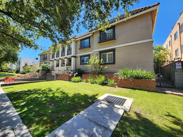 420 Riverdale Dr #11 — Photo 47
