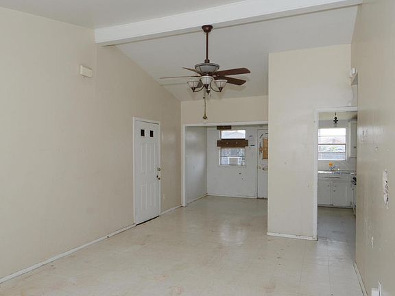 2nd image of 914 Foxglove St