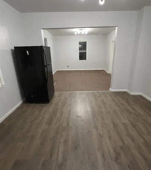 2300 Whalen St — Photo 3