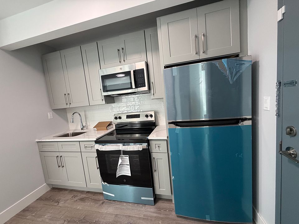 1st image of 472 Herzl St #2