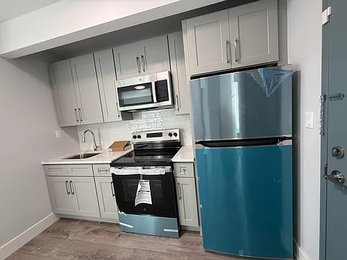 472 Herzl St #2R Photo 1