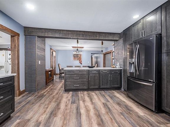 5th image of 21093 Edwards Dr