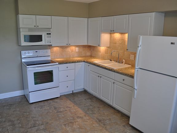 2nd image of 2900 Abigail Dr APT 3
