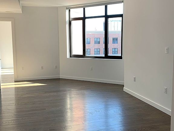 3rd image of 125 Parkside Ave APT 6E