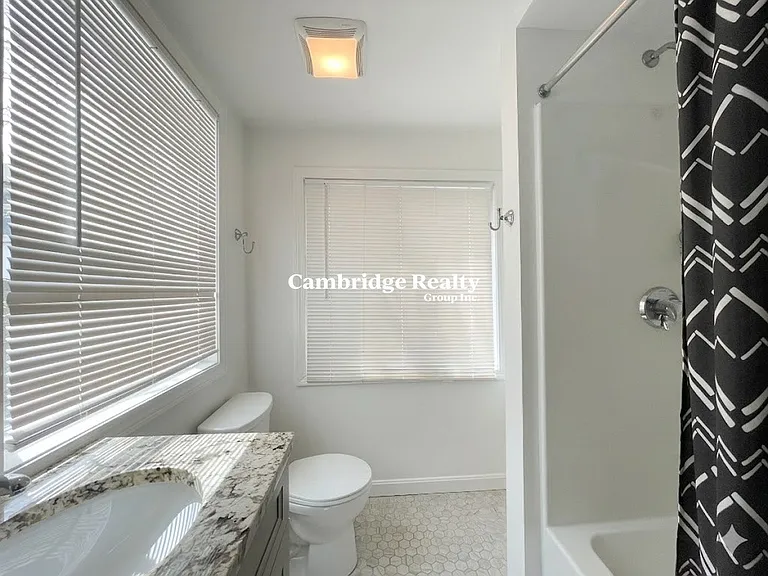 48 Derby St #1T — Photo 9