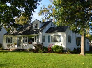 200 Robinhood Ln, Camillus, NY 13031