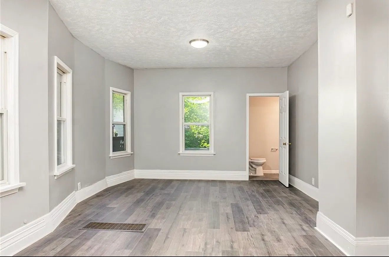 4 bed, 1923 sqft, $2,300 — Photo 4