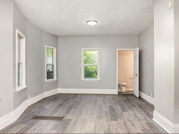 4th image of 320 Ravine Ave