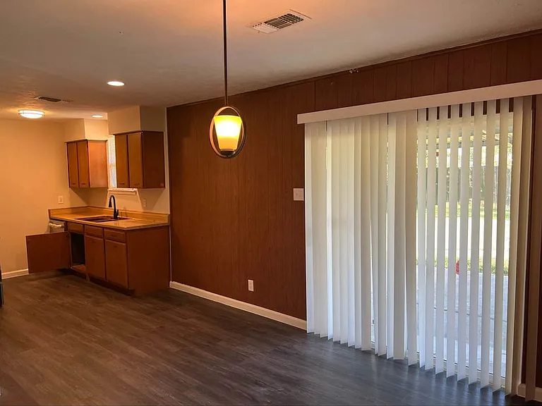 10910 Sela Ln — Photo 4