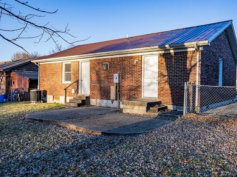 101 E Airview Dr — Photo 13
