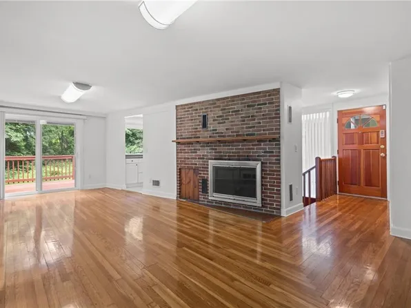 1816 Old Louisquisset Pike, Lincoln, RI 02865