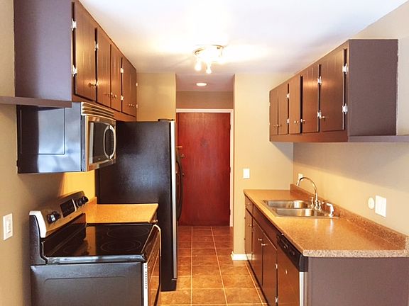 3rd image of 5700 Hillcrest Ln APT 2D