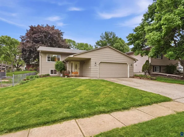 2117 S Melanie Ln, Sioux Falls, SD 57103
