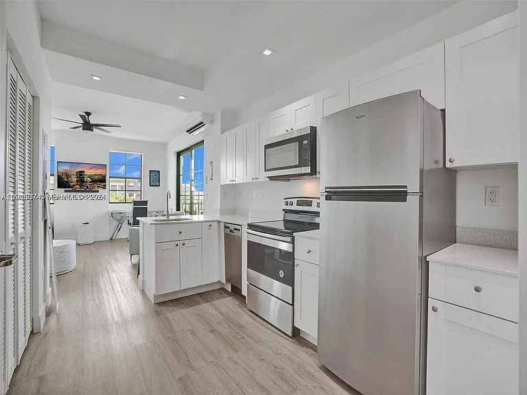 4100 SW 64th Ave — Photo 7