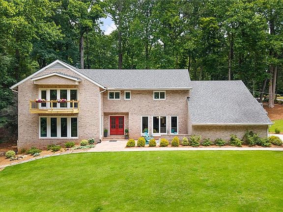 4th image of 165 River Park Dr