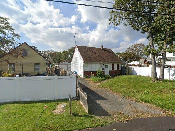 50 Carlls Path, Babylon, NY 11703