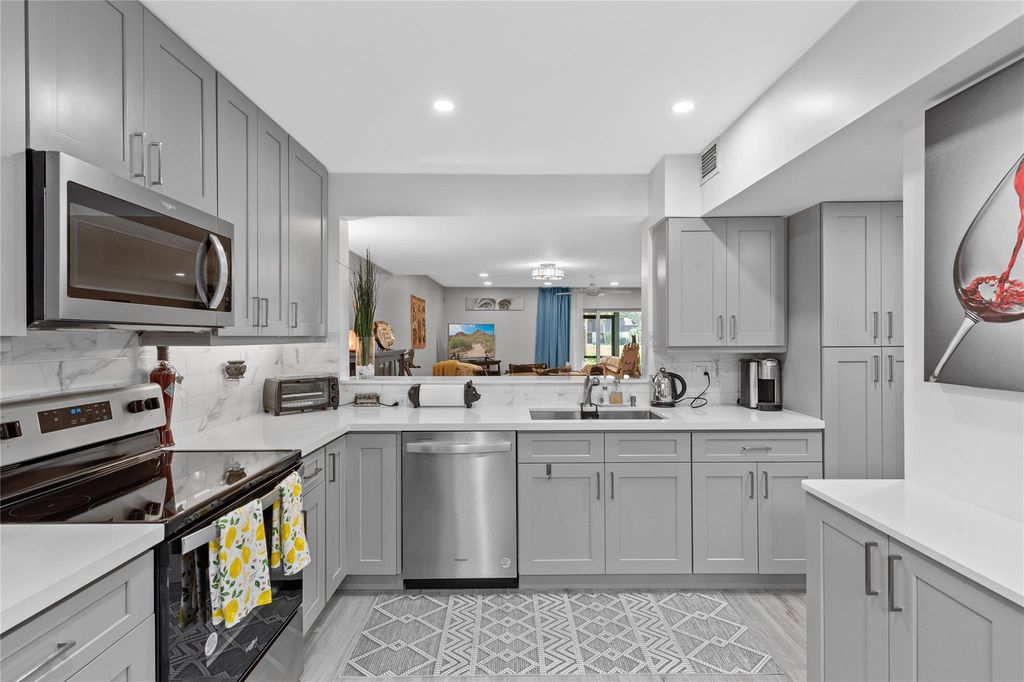 3063 N PALM AIRE Drive #3063, photo 4