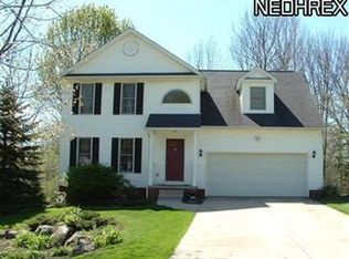 40 Pin Oak Cir, Northfield, OH 44067