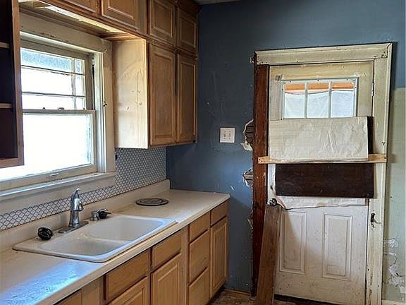 4th image of 341 N 15th St
