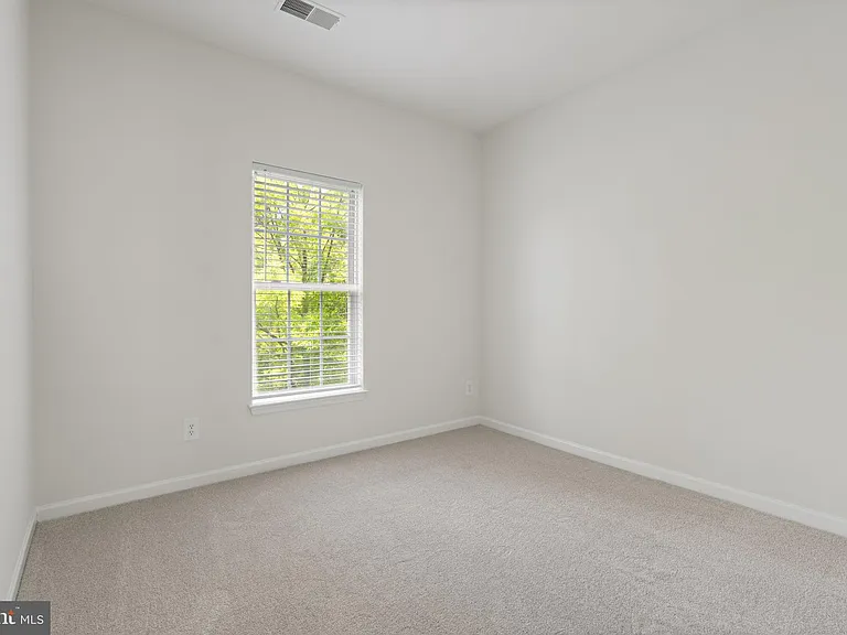 2225 Potomac Club Pkwy — Photo 21