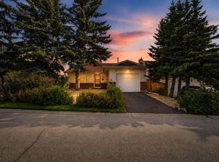 36 Coach Manor Rise SW, Calgary, AB T3H 1C4