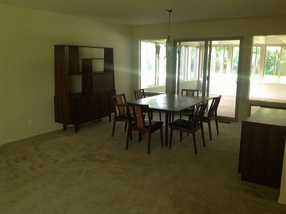 3rd image of 40 Indianbrook Ct