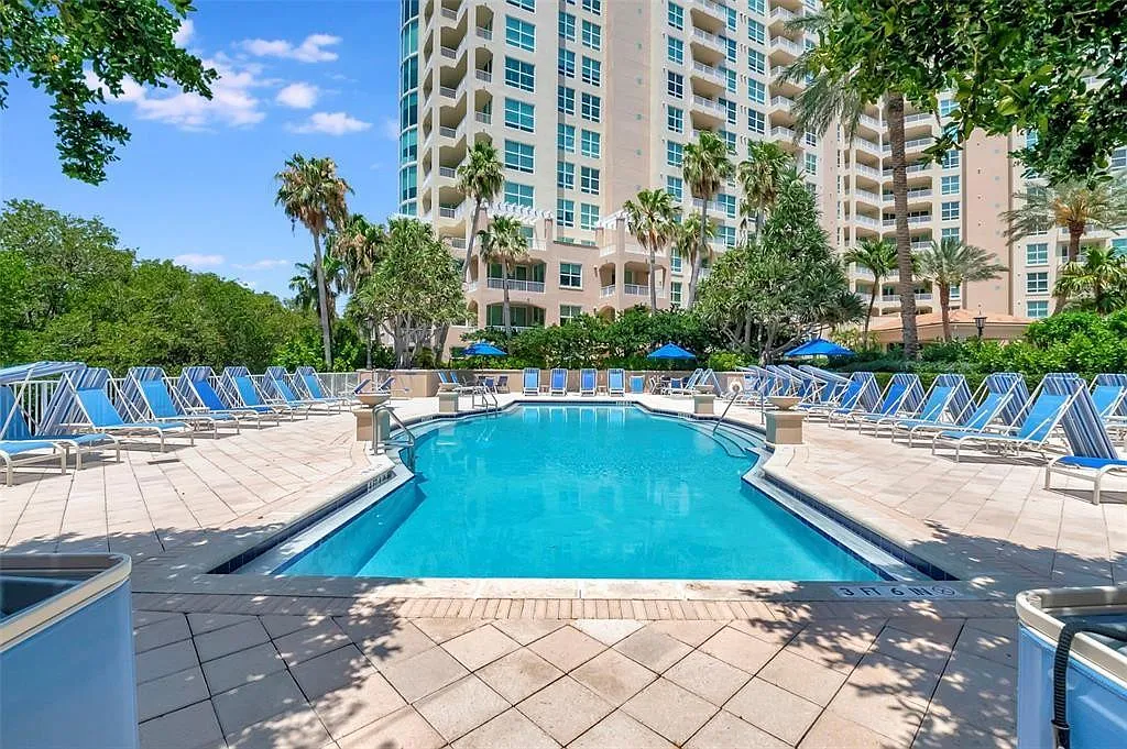 2 bed, 2.5 bath, 2231 sqft, $7,800 — Photo 3