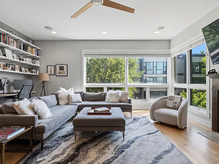 2864 W Lyndale St #2W — Photo 1