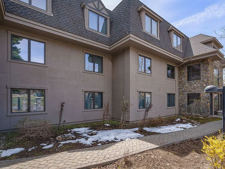 933 Northwood Blvd #8 — Photo 37