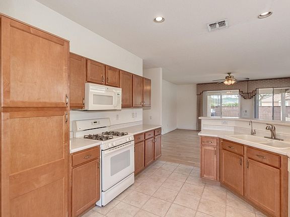 3rd image of 9837 N Majestic Vista Ln