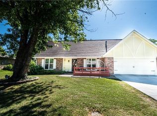 1015 S 22nd Cir, Rogers, AR 72758