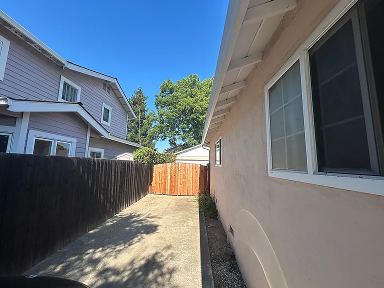 10394 Orange Ave — Photo 13