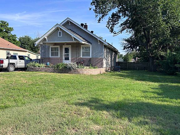 2nd image of 709 W 10th Ave
