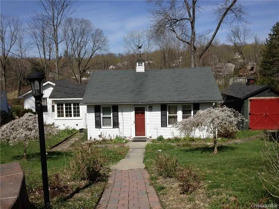 17 Brookside Rd