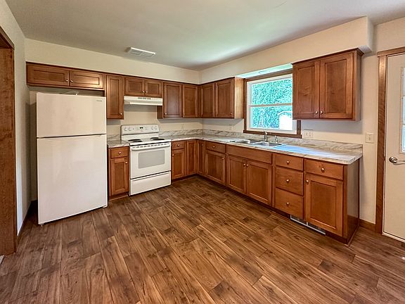 2nd image of 1714 Viking Ave