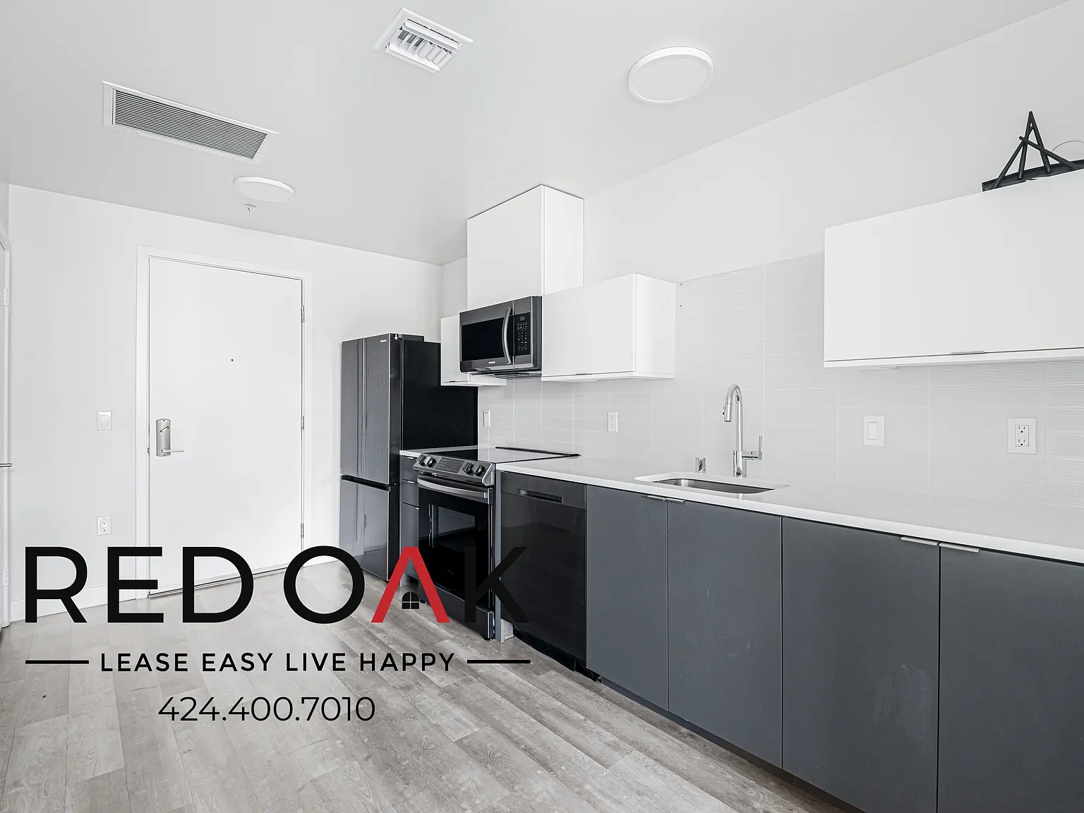 ~6 Weeks Free~ Incredible Studio Featuring Eat-In Kitchen With Stainless Appliances, Stunning Vie... — Photo 4