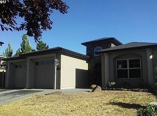3732 Sherwood Park Dr, Medford, OR 97504
