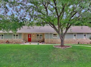 613 Cedar Ridge Dr, Newton, KS 67114