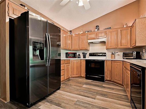 5th image of 4 Lyndhurst Dr